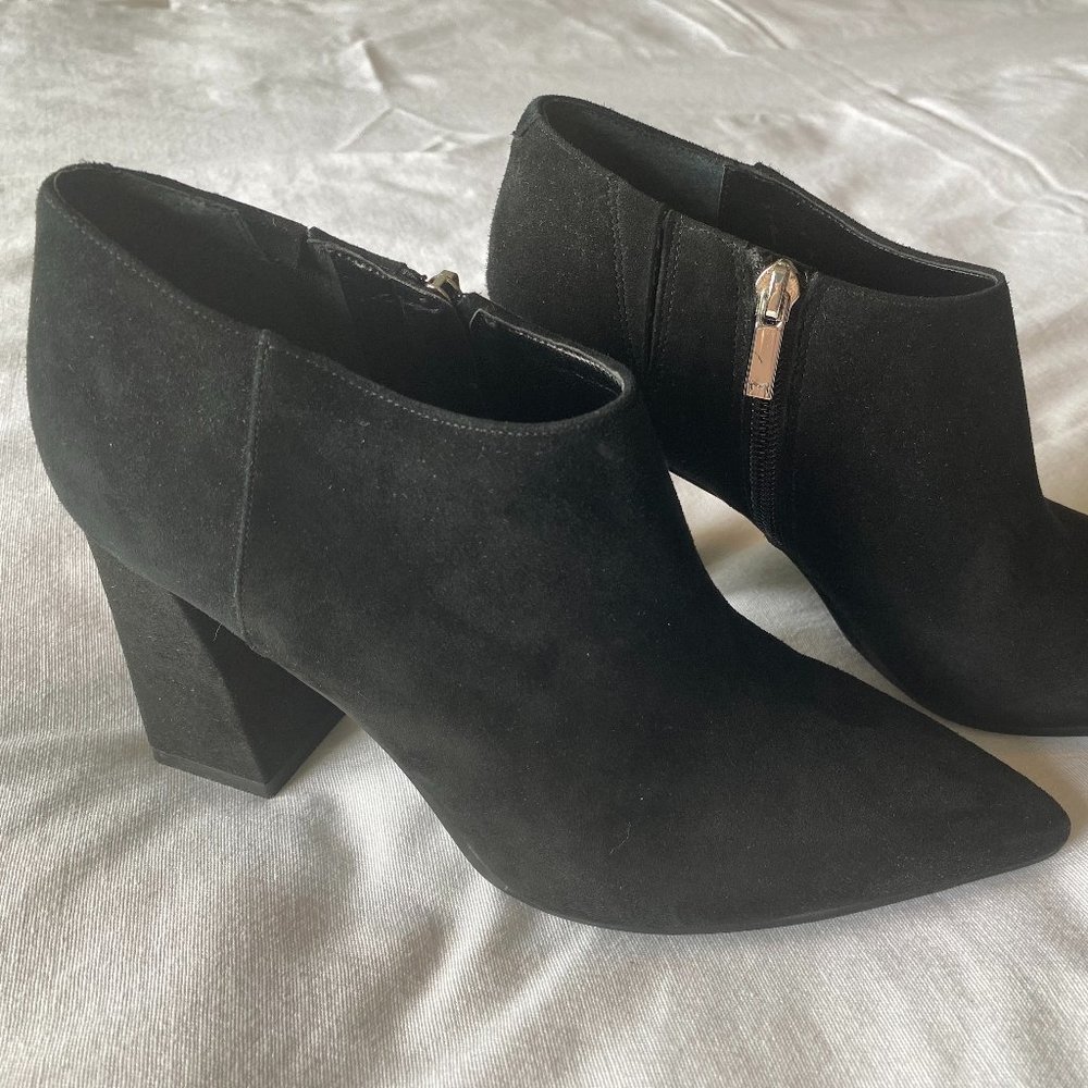Marc Fisher LTD Women's Jayla Black Suede Block Heel Booties